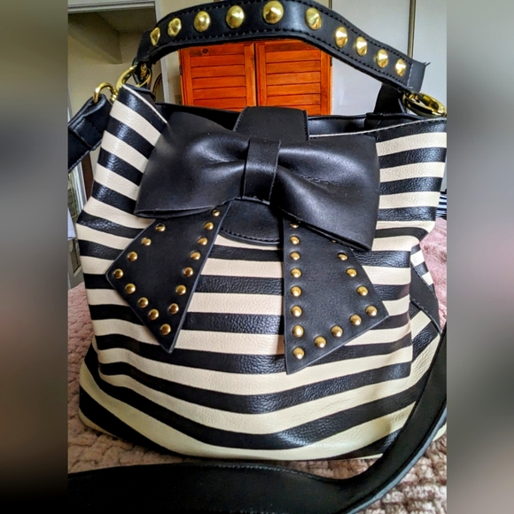 NWOT Betsey Johnson bag - Picture 3 of 4